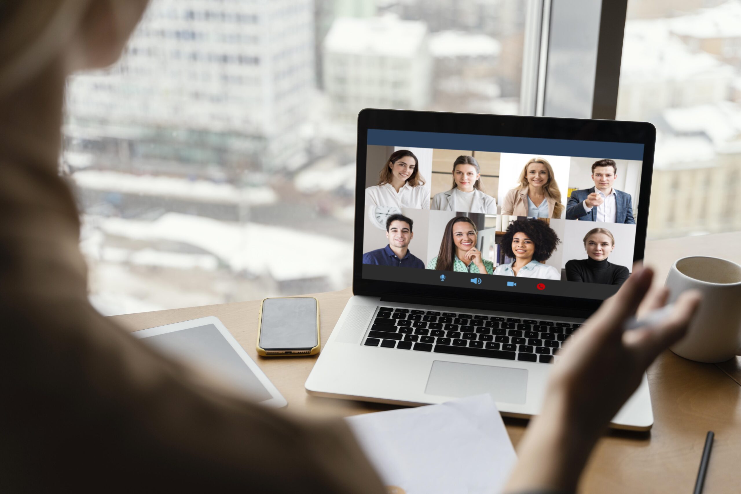 You are currently viewing Navigating the Digital Workplace: Tips for Managing a Virtual Team